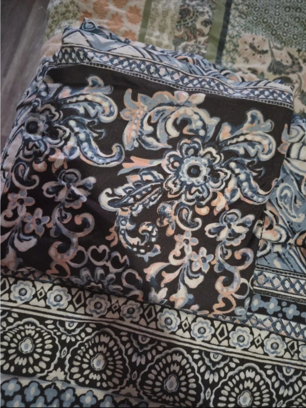 King Size Quilt Set With Shams. Mainstay Very Pretty